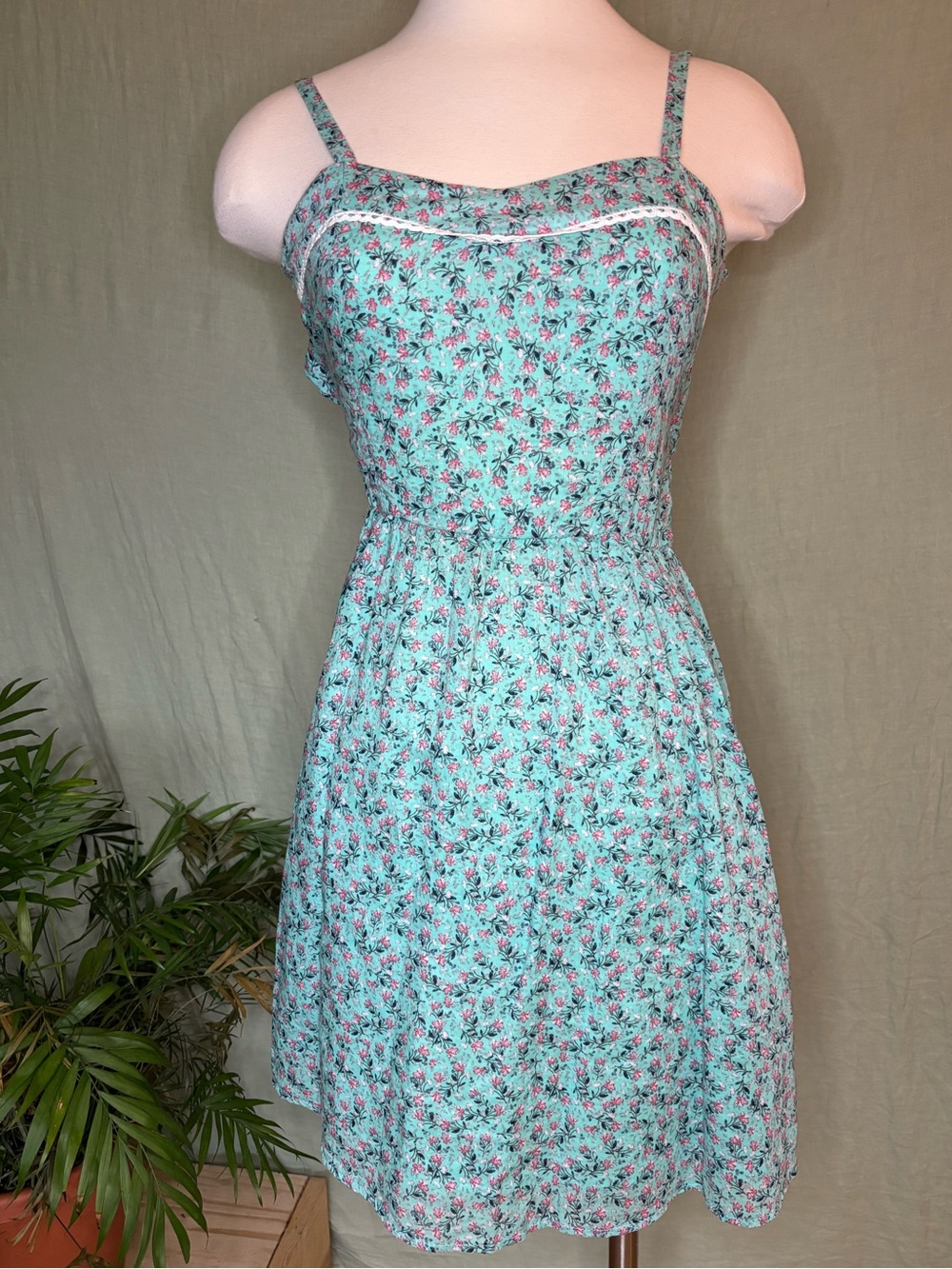 Vintage Mint Floral Sundress w/ Lace-Trim Sweetheart Neckline